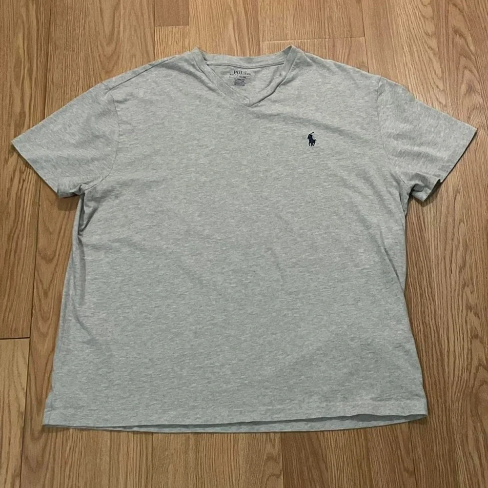 Polo Ralph Lauren Men’s Large Short Sleeve V-Neck T-shirt Gray Preppy Classic